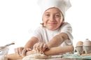 Az nnepi stemny kzs elksztsben nagy rm a gyereksegtsg. Kp forrsa: Dreamstime
