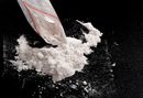 A crack a hagyomnyos kokain kristlyos formja, de annl ersebb s intenzvebb. A frfi egy mustrmagnyi nagysg mennyisget 5 ezer forintrt, egy fekete borsszem mretnek megfelel mennyisget 10 ezer forintrt rustott. A kp illusztrci. Kp: Shutterstock