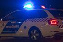  Mg a tettesek autjuk beindtsval prblkoztak, megllt mellettk egy rendraut az jszakai Dobozon. A kp illusztrci. Kp: Police.hu