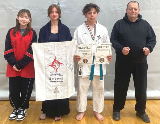A Bkscsabai Jzsef Attila Laktelepi SE (JALTE) Goshinkai Karate Szakosztlynak csapata az orszgos bajnoksgon. Kp forrsa: Szerz