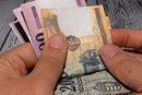 A csorvsi frfi furcsllta, hogy nem kapott semmilyen paprt, ami igazolta volna, hogy tadta az sszeget, de a ni hang telefonl megnyugtatta. Msnap, mr nem rt el senkit a telefonszmokon. A kp illusztrci. Kp: Shutterstock   