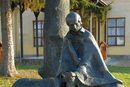 Szatmrcsekn, a mveldsi hz eltti parkban, Klcsey Ferenc egsz alakos szobra lthat, melyet 1973-ban a Himnusz megrsnak 150. vforduljra Marton Lszl alkotott. Az emlkszobor rz tvzetbl kszlt, Klcsey Ferencet fa trzsn lve brzolja. Mellette, ll fatrzs tallhat. Forrs: szatmartour.hu. Kp forrsa: Nemzeti rksg Intzete