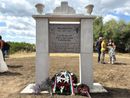 Az emlkm, a hely s az emlkezk. Kpek forrsa: Knya Istvn, Bks vrmegyei trsgi tancsnok Facebook-oldala   