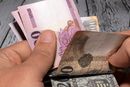 A nyugdjas-inflci mrtke 4,8 szzalk, ezrt 1,6 szzalkos emels jr visszamenleg – mondta Gulys Gergely miniszter a kormny szerdai dntsrl. A kp illusztrci. Kp: Shutterstock   