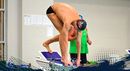 Szab Jnos az egyetemek kztti viadalon a 100 yardos gyorsszs rajtkvn. Kp forrsa: Study N Sport