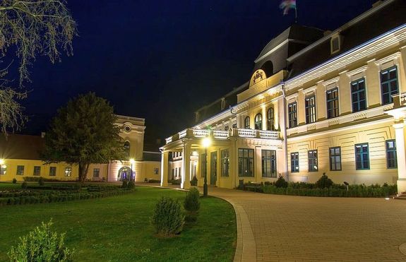 A Gyulai Almsy-kastly Ltogatkzpont Stefnia-szrnynak blterme a mai elads helyszne. Kp: Muzej.hu