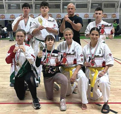 A Nintai Kyokushin Karate SE, Sarkad versenyzi, Debrecenben. Kp forrsa: Szerz
