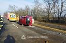 Lesodr�dott az �tr�l �s f�nak �tk�z�tt az aut�s, tegnap, F�zesgyarmat k�zel�ben. K�p forr�sa: B�k�s V�rmegyei Katasztr�fav�delmi Igazgat�s�g   