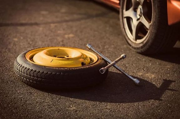 Kor�bbi n�zetelt�r�s miatt keveredett �jra vit�ba egy f�rfi �s fia ismer�s�kkel, febru�r 24-�n, �jk�gy�son. Sz�v�lt�s k�zben, az apa ker�kkulccsal fejen �t�tte a f�rfit, a fia kez�vel �t�tte �s rugdosta. A k�p illusztr�ci�. K�p: DepositPhotos   