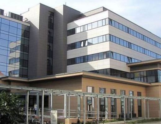 A B�k�s V�rmegyei K�zponti K�rh�zban, az elrendelt l�togat�si tilalmat 2026. febru�r 27-t�l visszavont�k.  A k�pen a gyulai P�ndy K�lm�n Tagk�rh�z egyik �p�lete. K�p forr�sa: Magyar K�rh�zsz�vets�g   