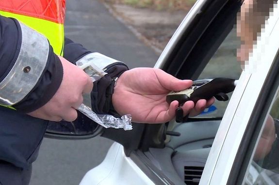 H�rman is ittasan vezettek a h�tv�g�n, B�k�s v�rmegy�ben. A k�p illusztr�ci�. K�p: Police.hu