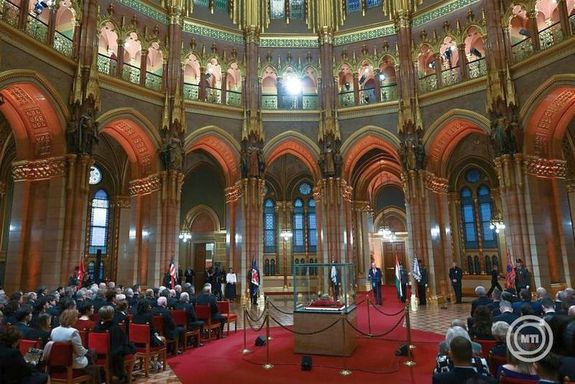 Sulyok Tam�s k�zt�rsas�gi eln�k besz�det mond m�rcius 14-�n, a Kossuth-�s Sz�chenyi-d�jak �nnep�lyes �tad�s�n, az Orsz�gh�z kupolacsarnok�ban. K�p: MTI / Illy�s Tibor   