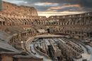 A Colosseum az �kori R�ma hatalmas amfite�truma volt, ma a v�ros nevezetes l�tv�nyoss�ga. A Colosseum f�ld alatti r�sze is bej�rhat� 2010 j�lius�t�l. A k�pen Colosseum �p�lete. K�p: Colosseum   