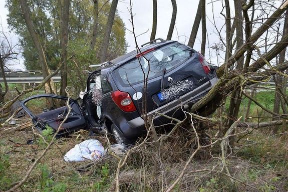 A 72 �ves, szeghalmi f�rfi 2024 okt�ber�ben, F�zesgyarmat k�lter�let�n okozott hal�los kimenetel� k�zleked�si balesetet, amelyben elhunyt a feles�ge. A k�p illusztr�ci�. K�p: Police.hu   