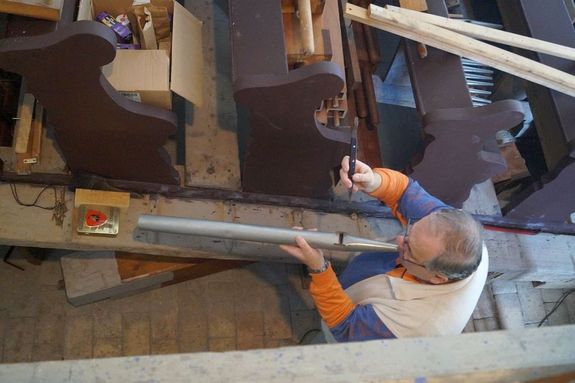 A decsi reform�tus templom orgon�j�nak fel�j�t�sa t�bb mint egy esztend�t vett ig�nybe. Ek�zben Sipos Istv�n meglepet�sek sor�val tal�lta mag�t szembe (Forr�s: Sipos Istv�n-arch�vum)