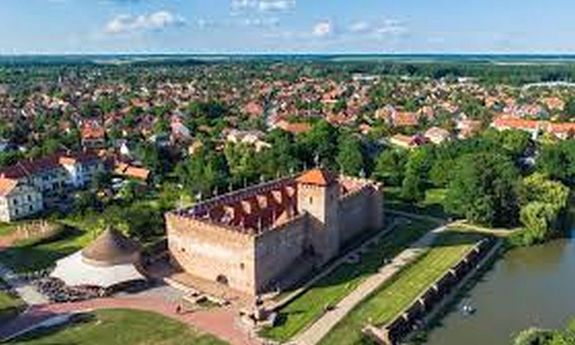  A 2026-os Tour de Hongrie rajtja m�jus 13-�n, 13.20 �rakor lesz, a Gyulai V�rn�l. K�p: Gyulai V�r / Facebook