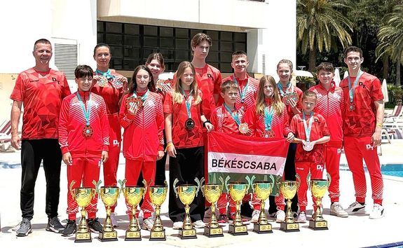 A törökországi világkupák visszatérő vendége a Békéscsabai JALTE-Debreczeni team kick-box gárdája. Kép forrása: Szerző A törökországi világkupák visszatérő vendége a Békéscsabai JALTE-Debreczeni team kick-box gárdája. Kép forrása: Szerző