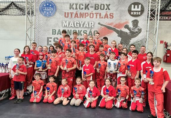 A B�k�scsabai JALTE-Debreczeni team csapata. K�p forr�sa: Szerz�