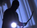 A besurranó éjjel, három órakor, lámpával világított a bejárati ajtónál, de a háziak felébredtek, így nem tudott elvinni semmit. A kép illusztráció. Kép: internet A besurranó éjjel, három órakor, lámpával világított a bejárati ajtónál, de a háziak felébredtek, így nem tudott elvinni semmit. A kép illusztráció. Kép: internet