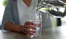 Naponta, minimum két és fél liter víz fogyasztása javasolt, de aki sokat jön-megy, izzad, fizikai munkát végez, ennél is többre van szüksége. A kép illusztráció. Kép: Getty Images Naponta, minimum két és fél liter víz fogyasztása javasolt, de aki sokat jön-megy, izzad, fizikai munkát végez, ennél is többre van szüksége. A kép illusztráció. Kép: Getty Images