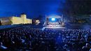 Gyulán, a tószínpadon, ma, este, A muzsika hangja című musicalt adja elő a Szolnoki Szigligeti Színház. Kép: visitgyula.com Gyulán, a tószínpadon, ma, este, A muzsika hangja című musicalt adja elő a Szolnoki Szigligeti Színház. Kép: visitgyula.com