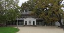 Gyulán, a Vigadó előtti téren, ma rendezik a nyár utolsó éjszakai vásárát. Kép: Wikimedia Commons Gyulán, a Vigadó előtti téren, ma rendezik a nyár utolsó éjszakai vásárát. Kép: Wikimedia Commons