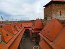  A Gyulai V�rban, az udvaron fel�ll�tott sz�npad �s n�z�t�r elbont�s�t is megkezdik, ami miatt a h�tf�n est�re oda hirdetett, gyertyaf�nyes t�rlatvezet�s is elmarad. K�p: CsodalatosMagyarorszag.hu