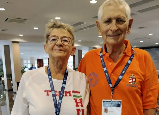 Az újdonsült két szenior Európa-bajnok Békés megyei úszó, Pappné dr. Marik Sarolta és Kancsó János Az újdonsült két szenior Európa-bajnok Békés megyei úszó, Pappné dr. Marik Sarolta és Kancsó János