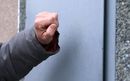 A 76 �ves f�rfi er�szakosan viselkedik �lett�rs�val, ez�rt a b�r�s�g megtiltotta, hogy felkeresse a n�t. A k�p illusztr�ci�. K�p: Shutterstock