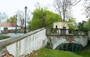 Közbeszerzési eljáráson nyertes Futizo Kft. újítja fel a Maróthy téren álló műemléki Kishidat és kapusházat. A barokk, egyívnyílású átkelő 1802-ben épült a kiszáradt, régi várárok fölött. Forrás és kép: magyarepitok.hu Közbeszerzési eljáráson nyertes Futizo Kft. újítja fel a Maróthy téren álló műemléki Kishidat és kapusházat. A barokk, egyívnyílású átkelő 1802-ben épült a kiszáradt, régi várárok fölött. Forrás és kép: magyarepitok.hu