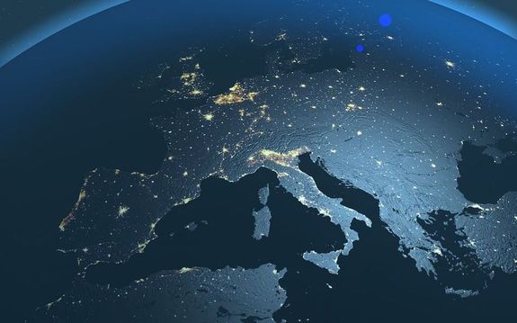 Európa éjjeli fényben. A kép illusztráció. Kép forrása: Pixabay