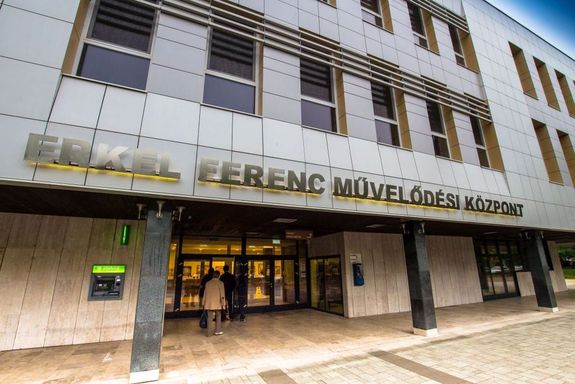Gyuln, az Erkel Ferenc Mveldsi Kzpont plete, a Bke sugrton. Kp forrsa: Gyulakult