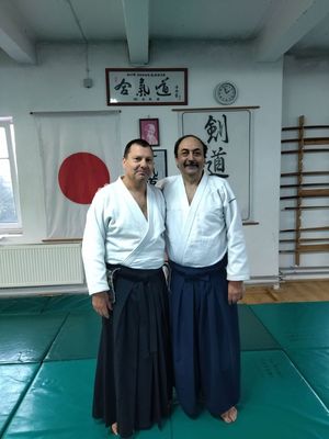 Az nnepi edzst Gulys Lszl hat danos aikido mester tartotta s Berek Jzsef, az alaptstl a Viharsarok Budo SE elnke. Kp forrsa: Szerz