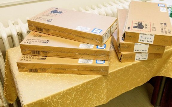 A Digitlis oktatshoz egyenl hozzfrs feltteleinek biztostsa a tanulknak s a pedaggusoknak elnevezs projekt az 5. s 9. vfolyamos dikoknak, az intzmnyek pedaggusainak biztost szemlyes hasznlatba adhat informatikai eszkzket. A 2023/2024-es tanv elejn zajl temben, a Gyulai Erkel Ferenc Gimnziumban 96 darab tanuli eszkzt s 90 darab intzmnyi eszkzt adnak t. Kp forrsa: dr. Grgnyi Ern polgrmester kzssgi oldala