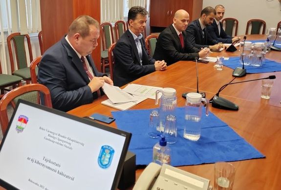 Bkscsabn, december 6-n, a Bks Vrmegyei Rendr-fkapitnysgon, a gyors segtsgnyjtsrl egyeztettek a rendrsg s a bankok kpviseli. Kp: Police.hu   