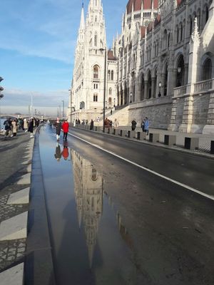  Budapesten, hosszan elnylva tetztt a Duna, a legmagasabb mrt vzlls 693 centimter volt szerdn, 20 rakor. Az elrejelzseknek megfelelen, cskkent a vzlls a folyn, szombaton, 11 rakor, 628 centimter volt. Forrs: MTI – Kpek: Barbcz Blint