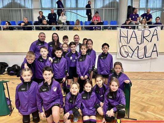 Az Orszgos Dikolimpia eldntjt, a Prohszka Zsolt Vrosi Sportcsarnokban, a gyulai „Lila suli” dikjai nyertk meg. Kp forrsa: Knya Istvn alpolgrmester kzssgi oldala