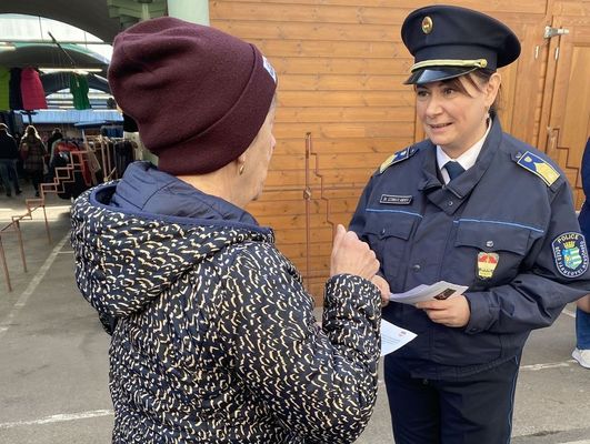 Rendri hasznos tancsok az internetes csalsok megelzsre, a bkscsabai piacon is. Kp: Police.hu