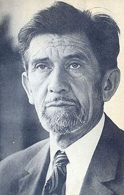 Simonyi Imre (eredeti neve: Szmola Imre – Arad megye, Simonyifalva, 1920. szeptember 14. – Bks megye, Gyula, 1994. februr 10.) Jzsef Attila-djas (1974) klt. A Szp versek cm antolgiban megjelent portrinak egyike. Forrs: Wikipdia. Kp: Csig Lszl   