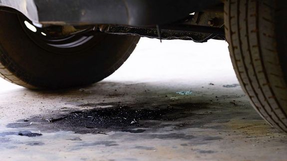Vgigfolyt az olaj Gyula belvrosnak tjain, balesetveszlyt teremtve. A kp illusztrci. Kp forrsa: DailyDriven   