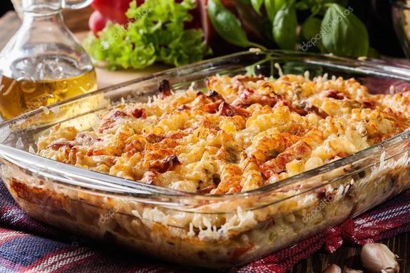 Kszthetjk makarnival s spagettivel is a darlt, vagy aprra vgott, maradk sertsprkltet. A kp illusztrci. Kp: Deposithotos