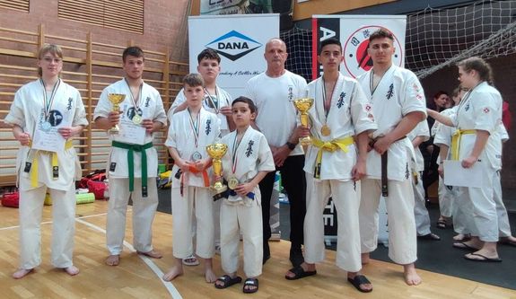 A Nintai-Szamuray Kyokushin Karate Klub, Sarkadrl. Kp forrsa: Szerz