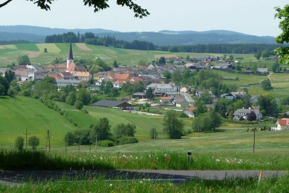 Br Harruckern Jnos Gyrgy szlfaluja, az ausztriai Schenkelfelden, 2016-os ltkpen. Kp forrsa: Wikipdia   