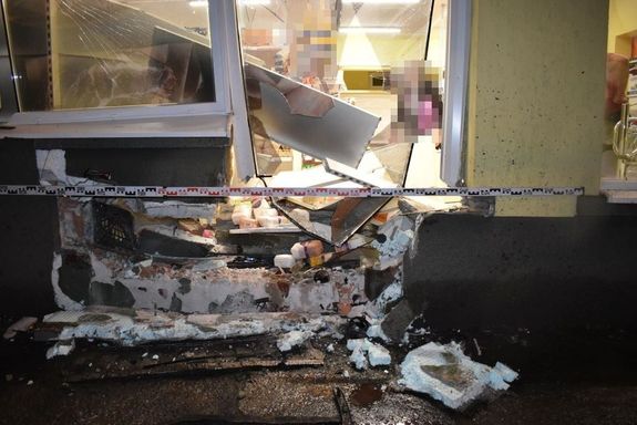 Medgyesegyhzn, a sofr szeptember 28-n, autstl rontott be az zletbe. Kpek: Police.hu   