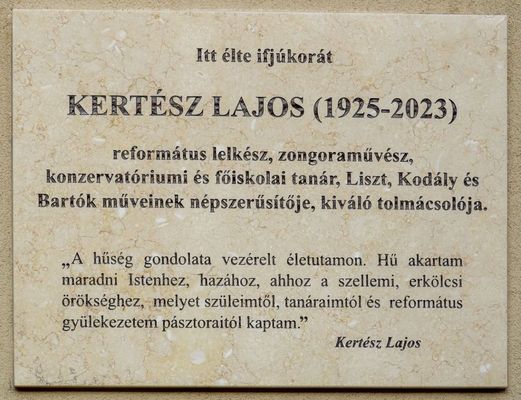 Kertsz Lajos emlktblja Gyuln, az rpd utcn. Kp forrsa: gyularef.hu