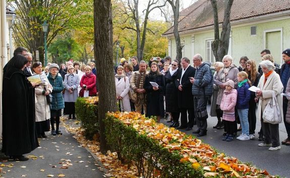 Az emlktbla-avat nnepsg szombaton, dlutn. Kp forrsa: gyularef.hu   