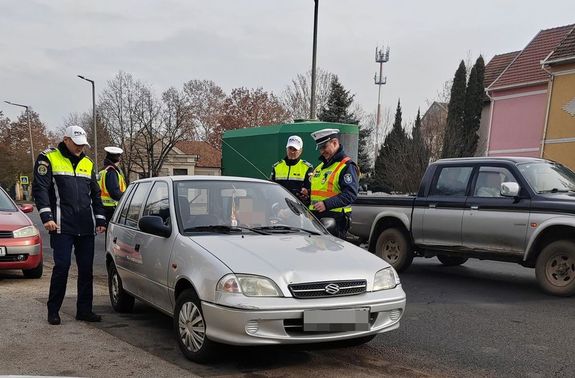 Kpek a kzs, bkscsabai ellenrzsrl. Kpek: Police.hu