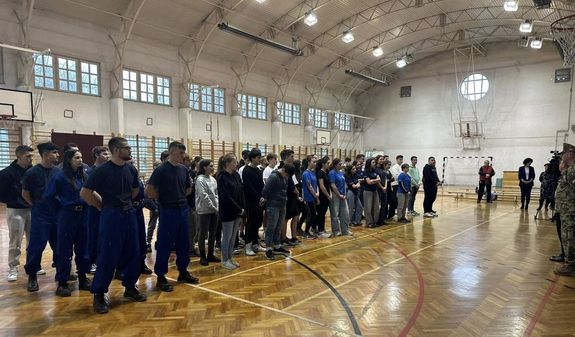 Kpek az I. Kerecsnyi Lszl Kzpiskolai Lvszversenyrl. Kpek forrsa: Knya Istvn alpolgrmester Facebook-oldala