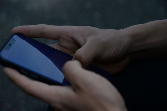  A telefonl ni hang banki alkalmazottknt mutatkozott be s mind a sajt azonostjt, mind a beszlgets azonostjt ismertette a bevezetjben. A kp illusztrci. Kp: Pixabay