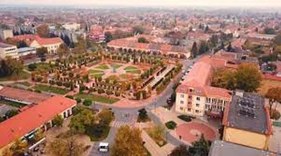 A jogszably rtelmben, az alakul ls utni hat hnapon bell nem dnthet a kpvisel-testlet a sajt feloszlatsrl, ez a hatrid prilis 1-je utn lejr. Ltkp a Bks vrmegyei vrosrl. Kp: oroshaza.hu   